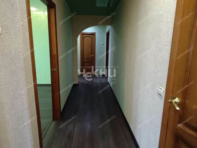 трёхкомнатная квартира на улице Краснодонцев дом 21 к1