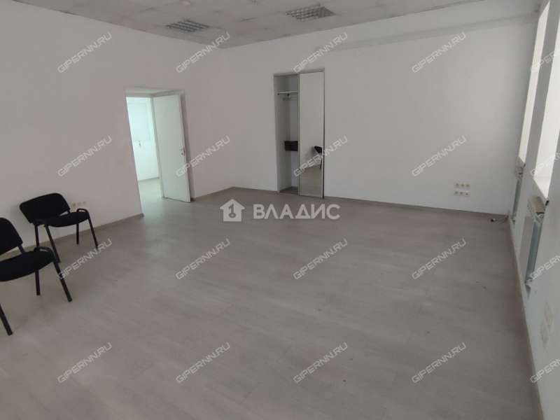 здание под офис, торговую площадь на Новой улице