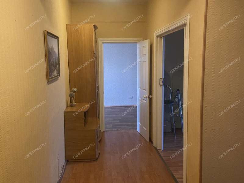 трёхкомнатная квартира на улице Ярошенко дом 1