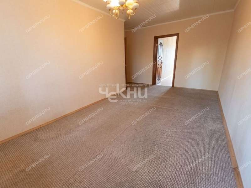 трёхкомнатная квартира на улице Красных Зорь дом 23