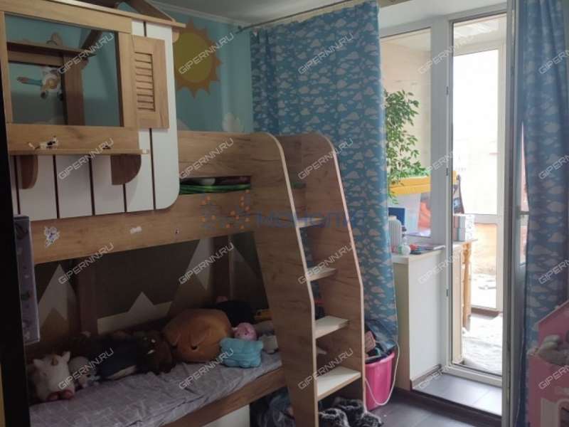 трёхкомнатная квартира на улице Александра Хохлова дом 1