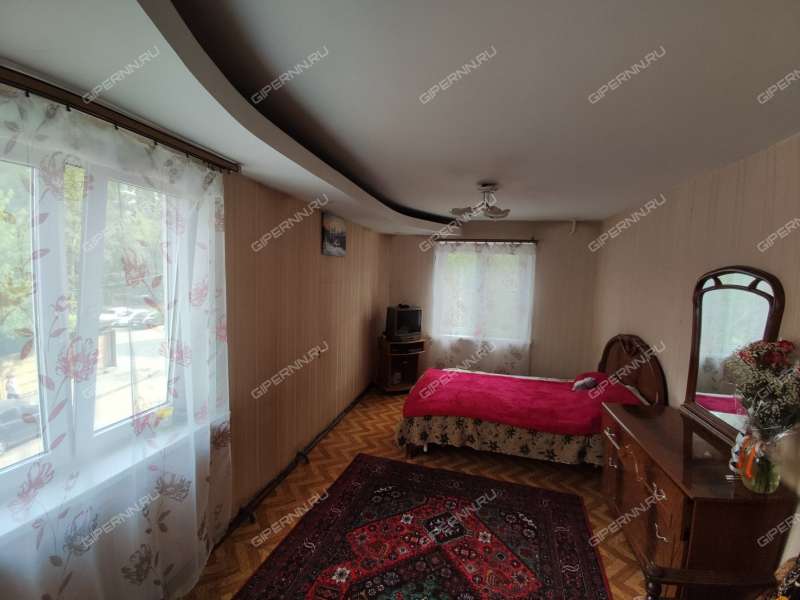 четырёхкомнатная квартира на улице Героев Космоса дом 52