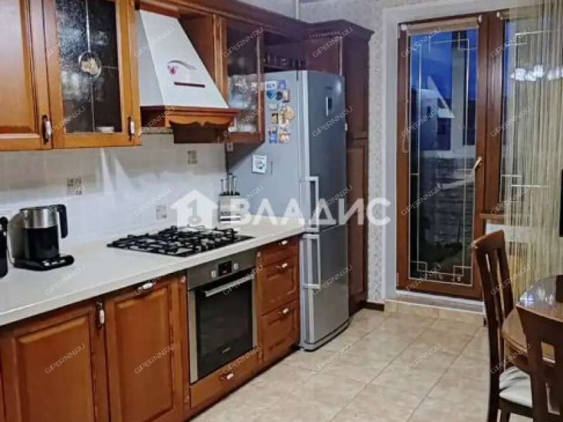 трёхкомнатная квартира на улице Маршала Казакова дом 8 к1