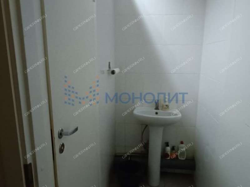 помещение под торговую площадь, производственную площадь на улице Черняховского