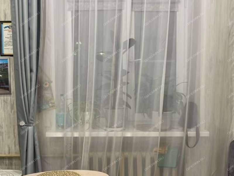 комната в доме 13 на улице Героя Советского Союза Поющева