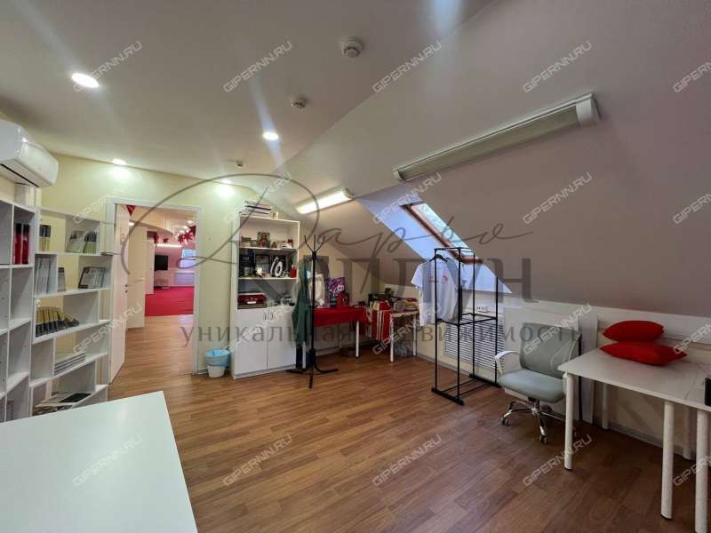 здание под офис, торговую площадь на Большей Печёрской улице