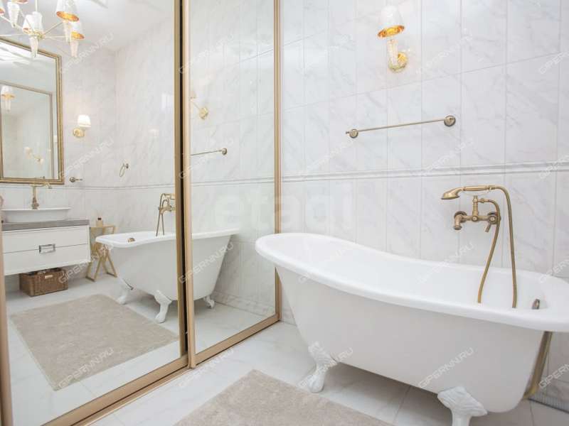 трёхкомнатная квартира на улице Июльских Дней дом 1 к2