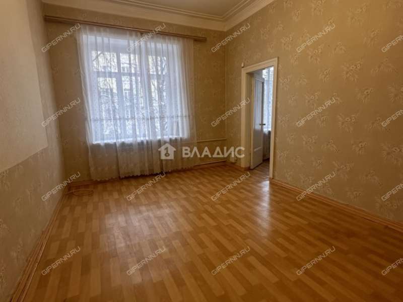 трёхкомнатная квартира на улице Страж Революции дом 6/3