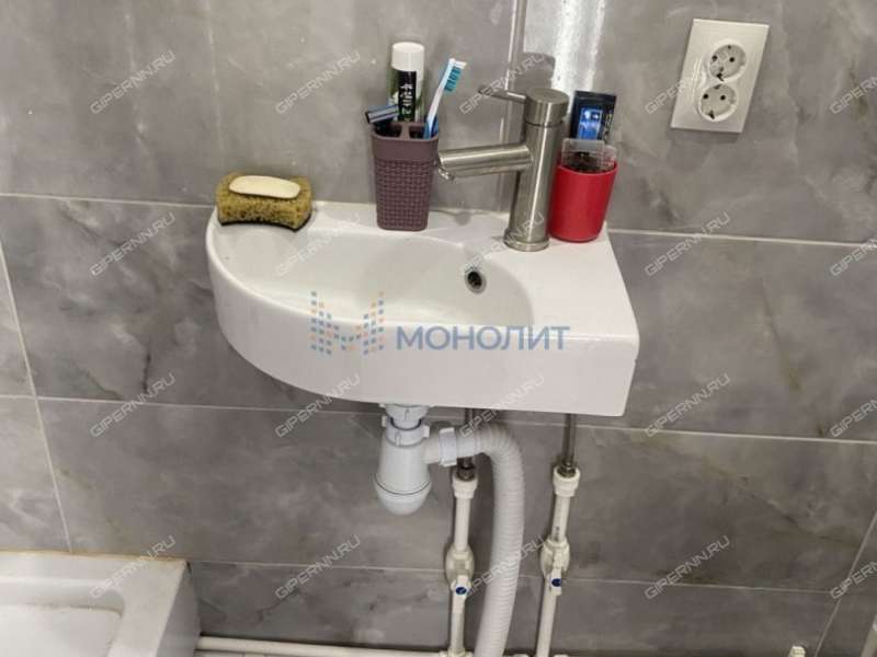 квартира-студия на улице 40 лет Октября дом 1А