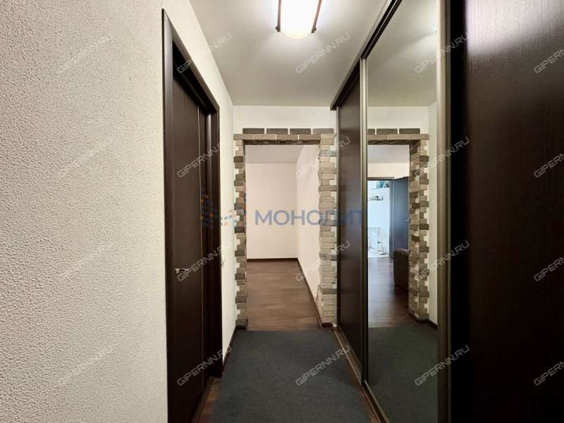 трёхкомнатная квартира на бульваре 60-летия Октября дом 9