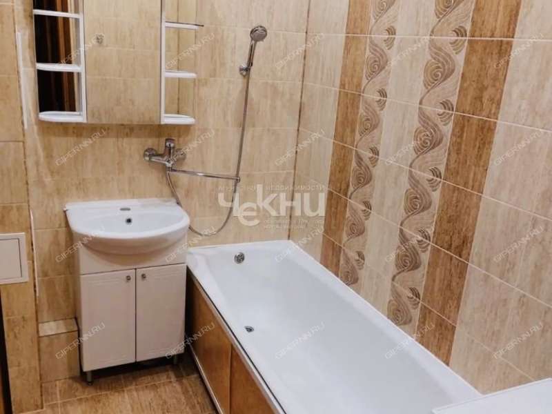 трёхкомнатная квартира на проспекте Гагарина дом 101 к2