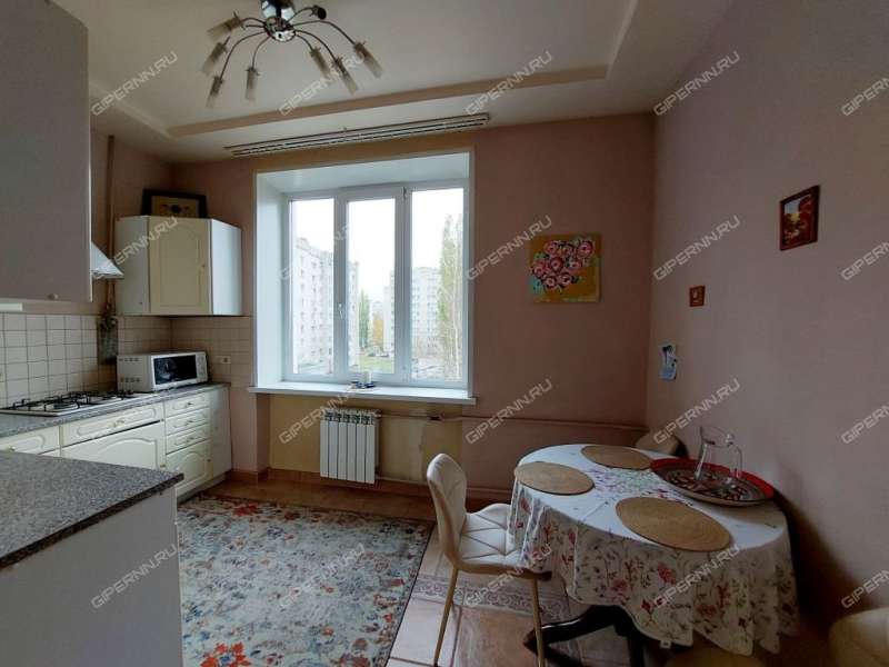 трёхкомнатная квартира на проспекте Кирова дом 6