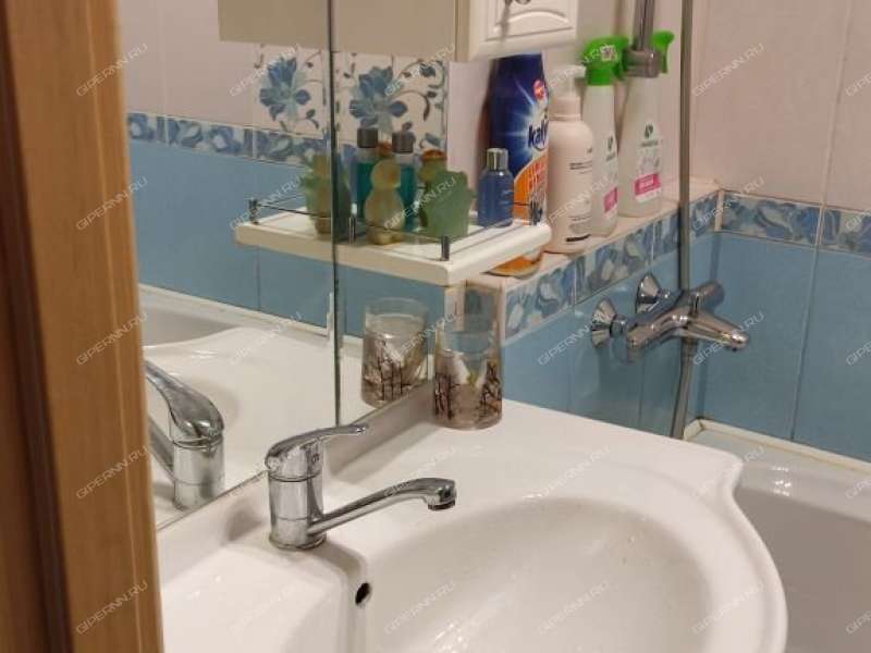 трёхкомнатная квартира на улице Коминтерна дом 22