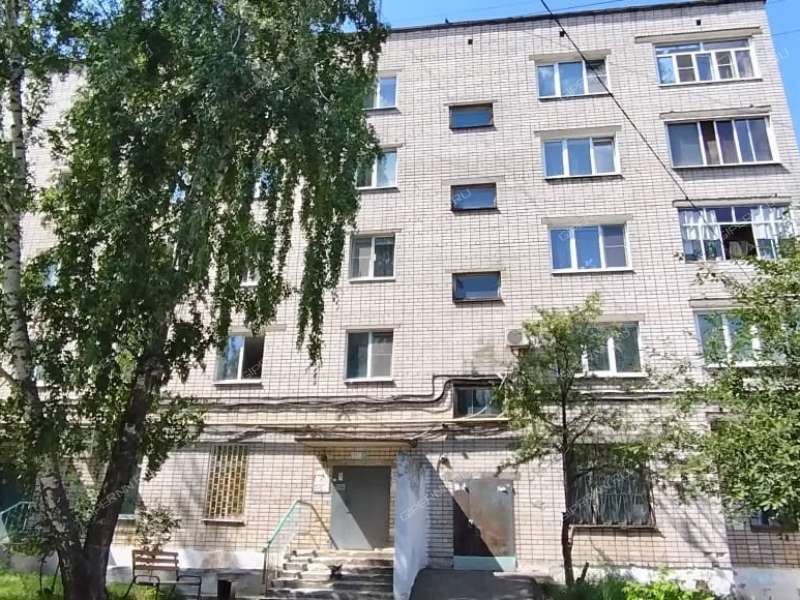 трёхкомнатная квартира в 3-м микрорайоне дом 8 город Кстово