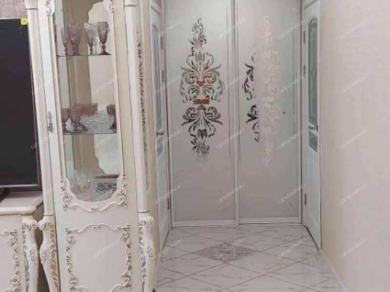 трёхкомнатная квартира на проспекте Кирова дом 33а