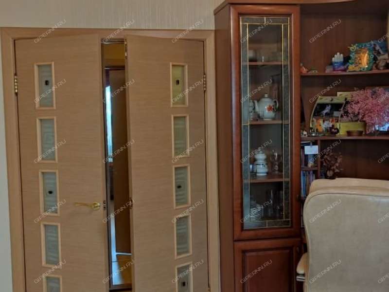 трёхкомнатная квартира на улице Коминтерна дом 22