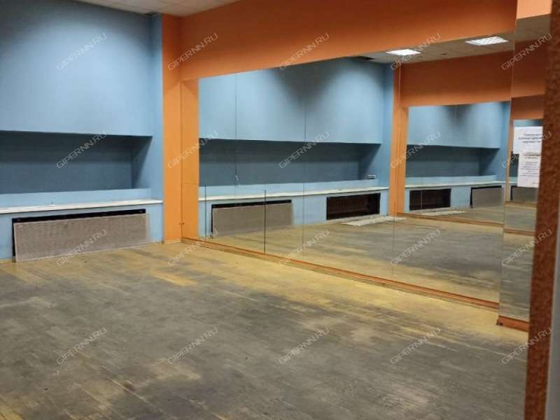 здание под недвижимость для отдыха, развлечений на улице Юлиуса Фучика