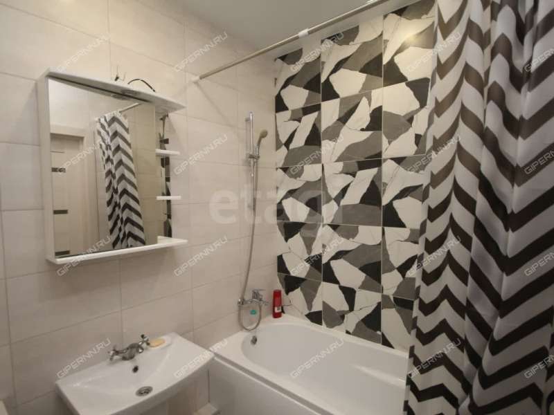 однокомнатная квартира на улице Александра Хохлова дом 7