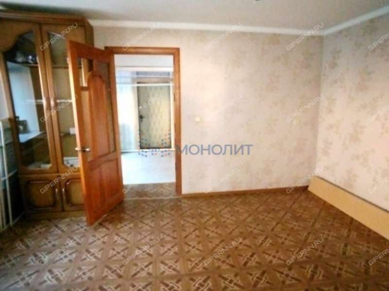 дом на Центральной улице село Новосёлки