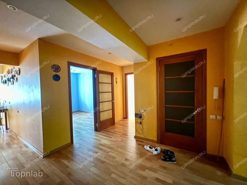 трёхкомнатная квартира в 2-м микрорайоне дом 20а город Кстово