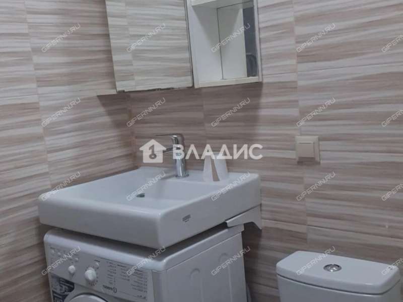 комната в доме 33/2 на Дворовой улице
