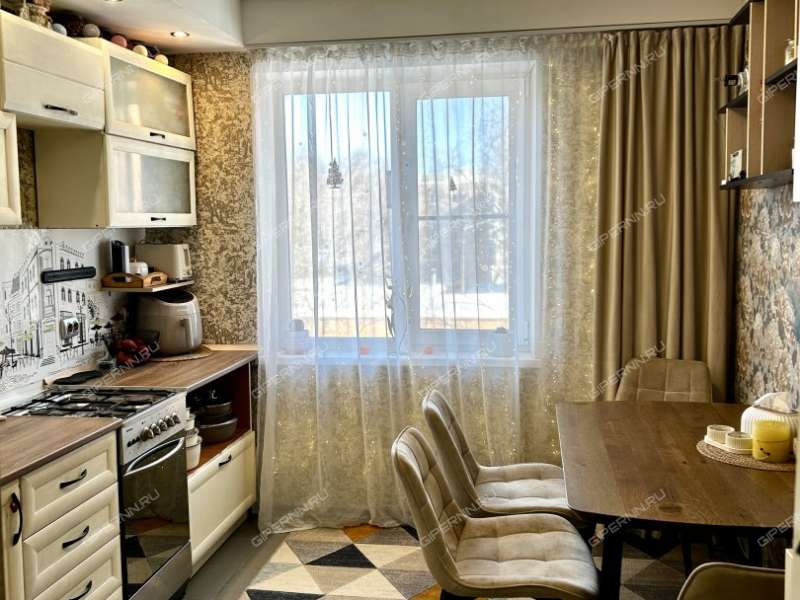 трёхкомнатная квартира на улице Буревестника дом 16