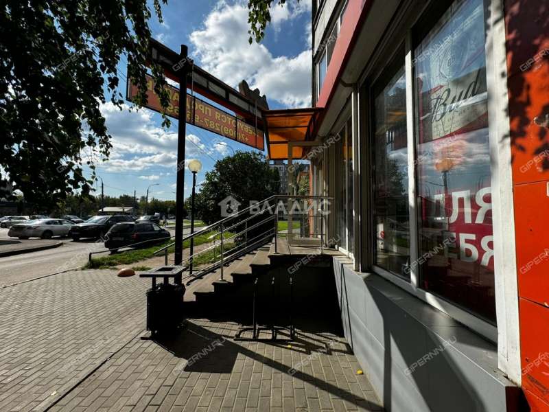 помещение под торговую площадь на проспекте Бусыгина