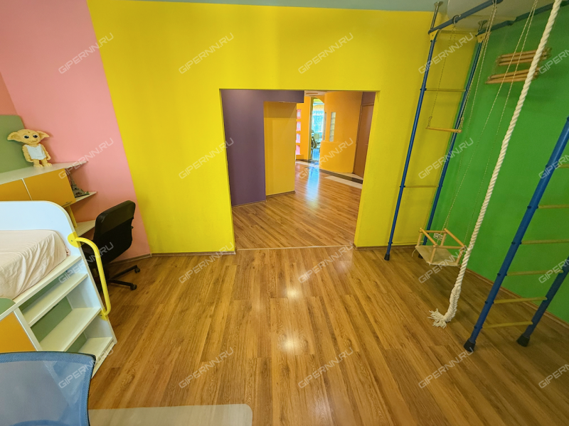 трёхкомнатная квартира на улице Коминтерна дом 127