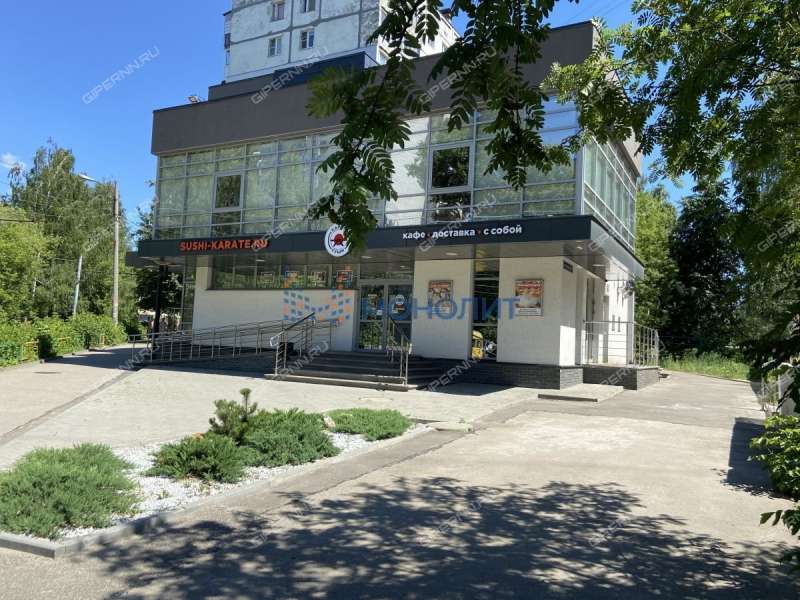 здание под недвижимость под медицинские учреждения, недвижимость под образовательные учреждения на улице Гвардейцев
