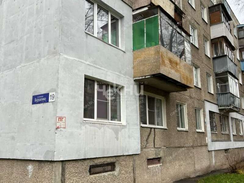 трёхкомнатная квартира на улице Бурденко дом 19