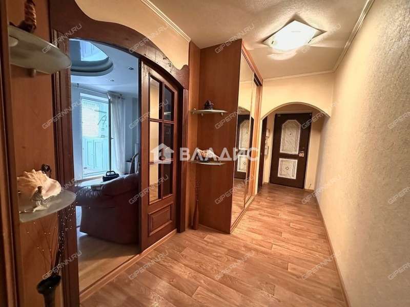 трёхкомнатная квартира на улице Челюскинцев дом 27