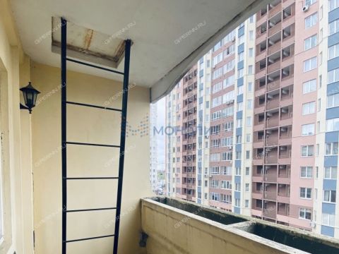 3-komnatnaya-ul-rodionova-d-165-k5 фото