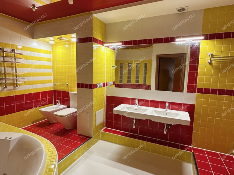 трёхкомнатная квартира на улице Коминтерна дом 127