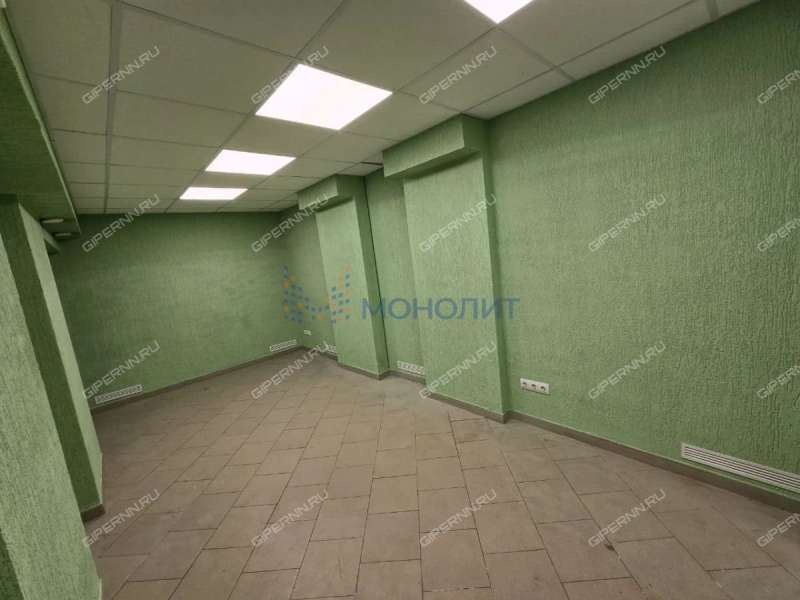 помещение под офис, торговую площадь на улице Космонавта Комарова
