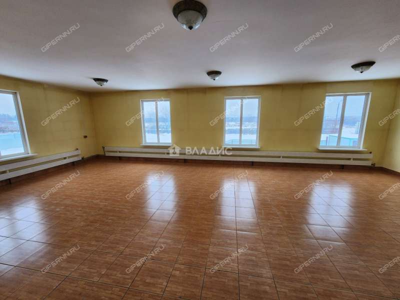 здание под офис, торговую площадь на 54 рабочий посёлок Первое Мая