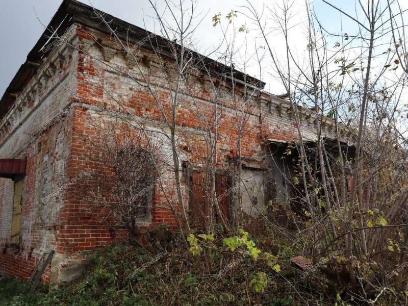 здание под торговую площадь на ул.Советская село Курмыш