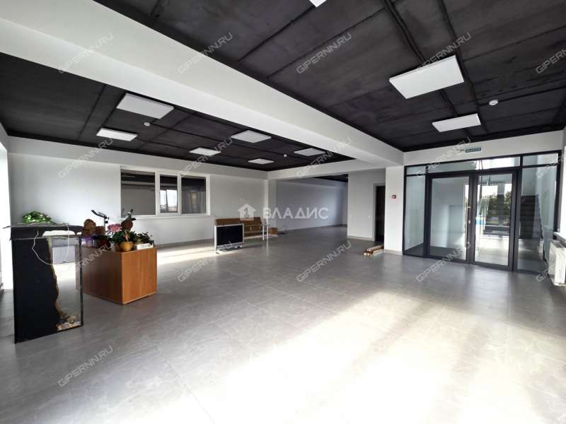 здание под офис, торговую площадь на улице Ларина