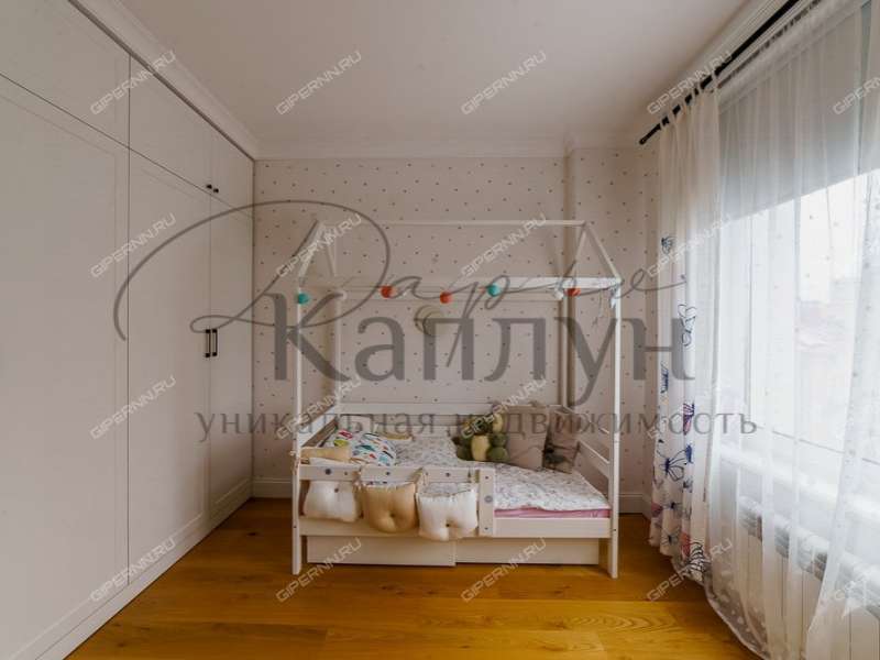 четырёхкомнатная квартира на улице Максима Горького дом 43