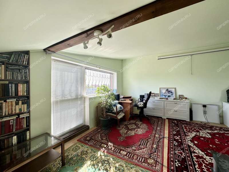 дом на  село Безводное