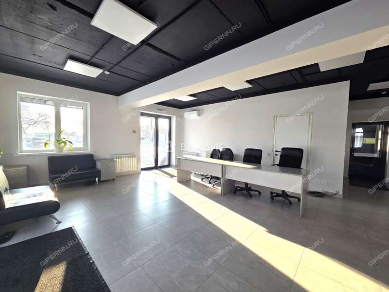 здание под офис, торговую площадь на улице Ларина