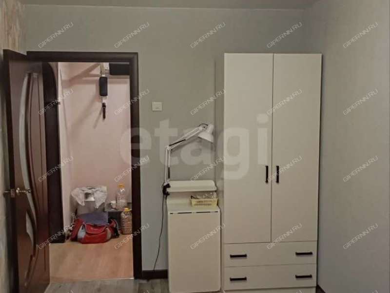 трёхкомнатная квартира на улице Героя Советского Союза Усилова дом 3