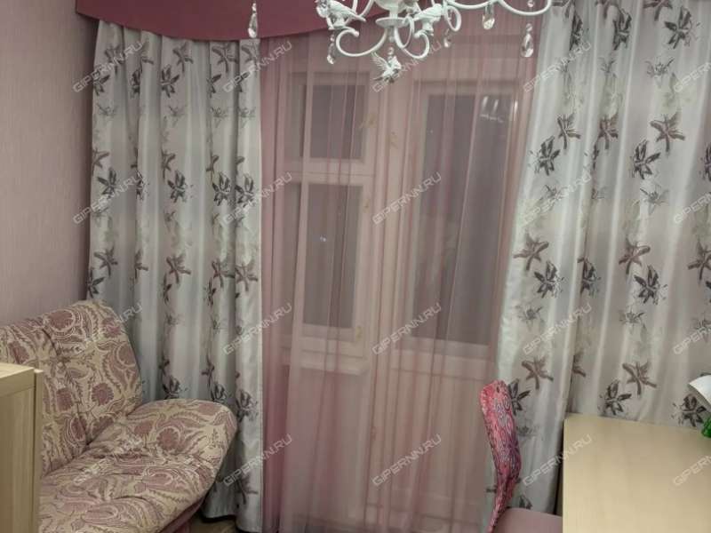 трёхкомнатная квартира на улице Верхнепечёрская дом 8