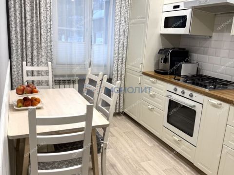 4-komnatnaya-ul-strokina-d-18 фото