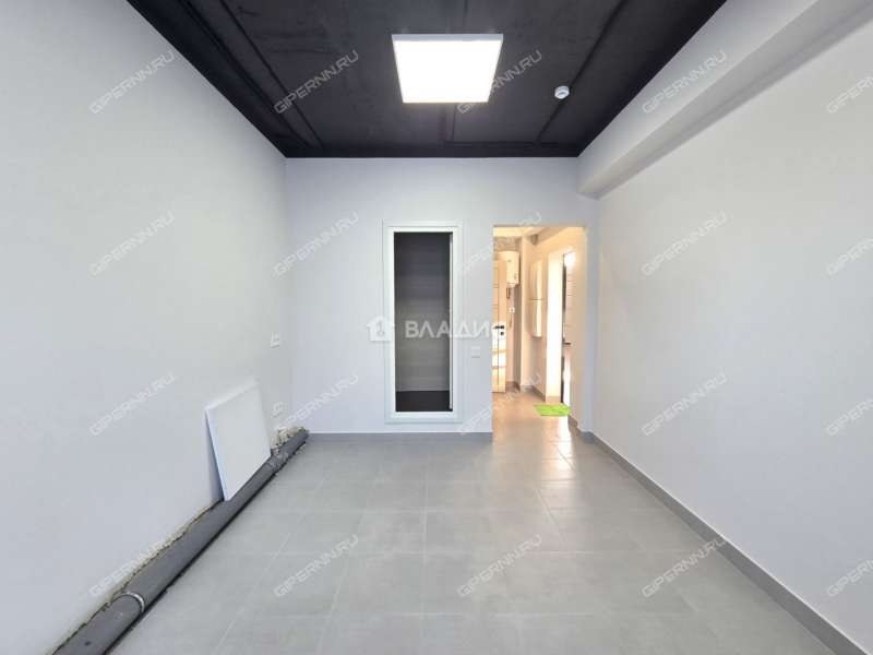 здание под офис, торговую площадь на улице Ларина