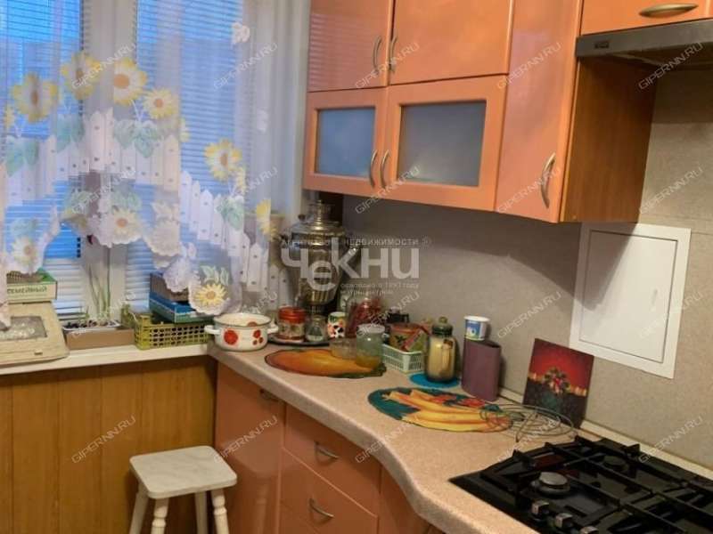 трёхкомнатная квартира на улице Красных Зорь дом 23