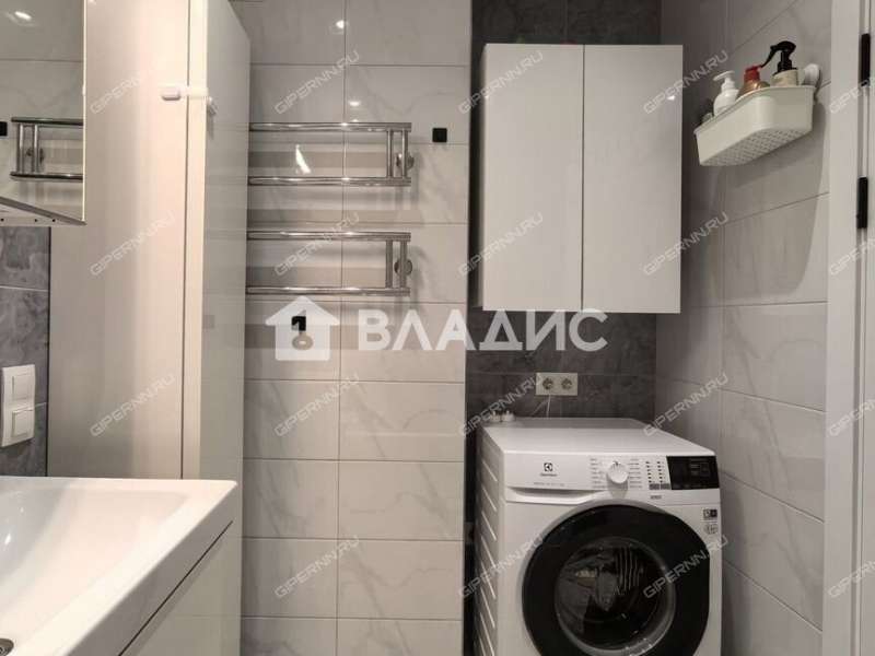 трёхкомнатная квартира на улице Героя Советского Союза Сафронова дом 20