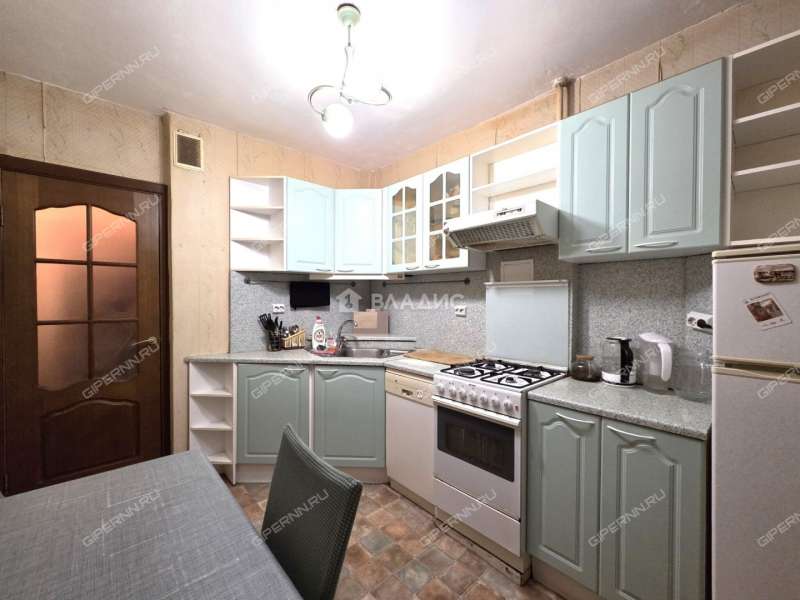 трёхкомнатная квартира на улице Верхнепечёрская дом 9