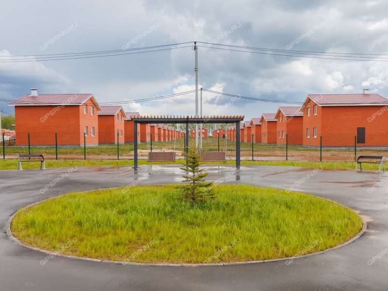 дом на Брусничная деревня Крутая