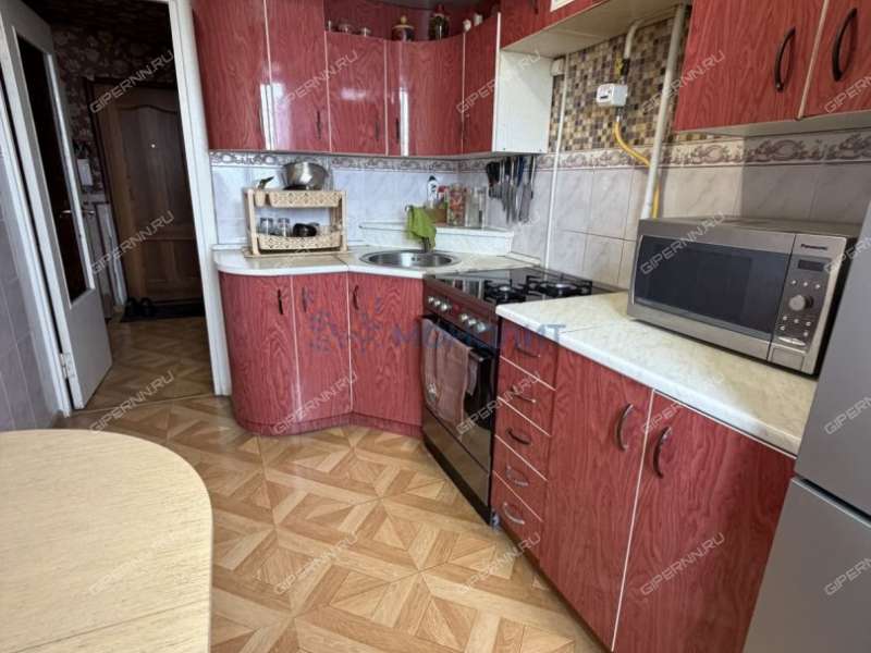 трёхкомнатная квартира на улице Красных Зорь дом 17