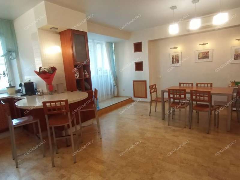 трёхкомнатная квартира на улице Максима Горького дом 232